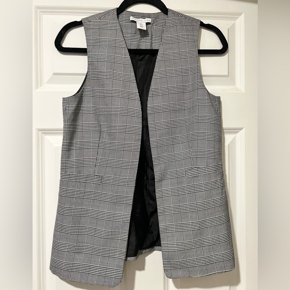 Sincerly Jules Jackets & Blazers - Like New Sincerely Jules Black & White Glen Plaid Vest Sleeveless Top